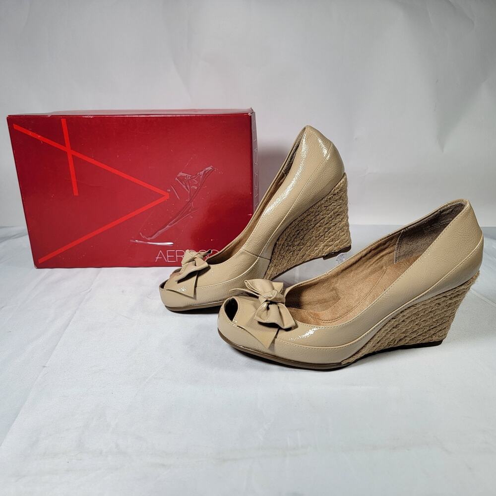 New Aerosoles Well Wisher Women 8.5 Bisque Patent Peep Toe Bow Espadrille Wedge